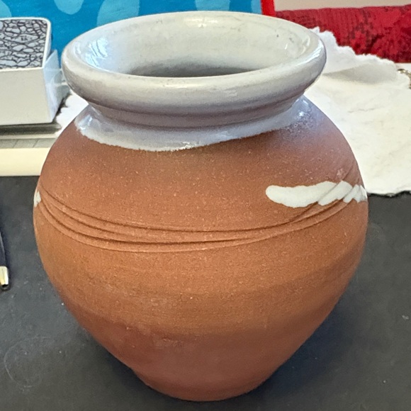 Handcrafted Shanagarry Potters Cork Ireland Terracotta Vase with White Accents - Picture 4 of 9